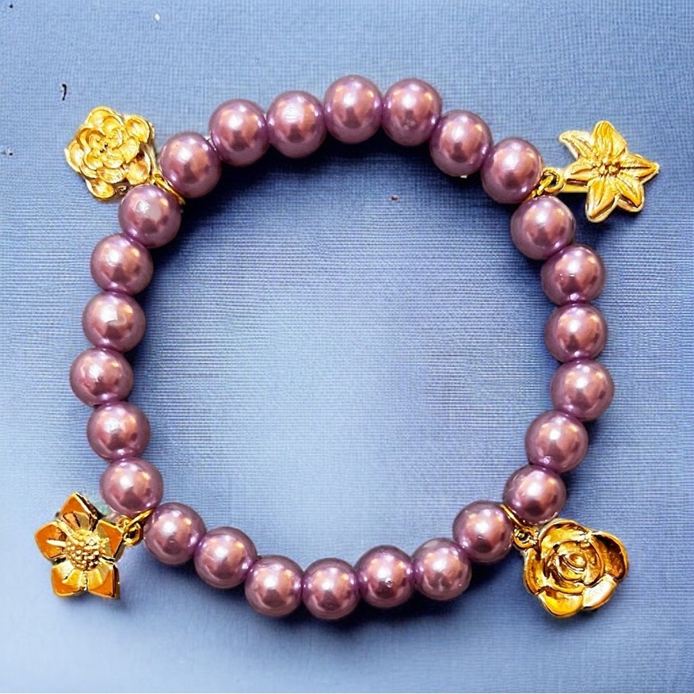 Lavender Purple beaded 4 Flower Charm Bracelet - Picture 3 of 5